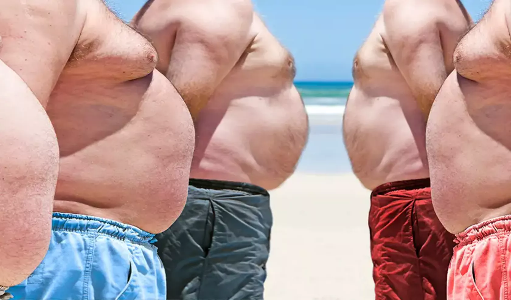 Fünf Männer mit dicken Bäuchen im Profil am Strand.