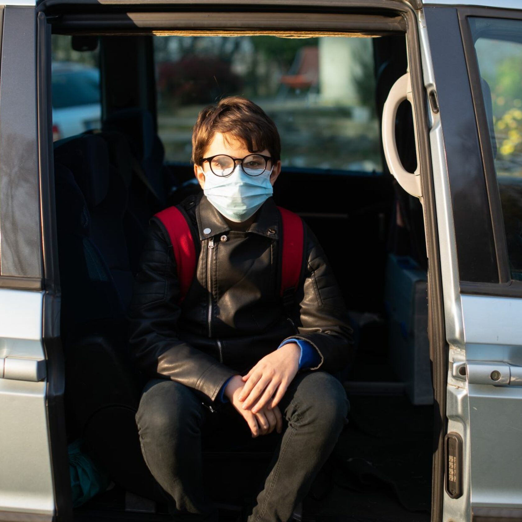 Kin im Auto während der Pandemie